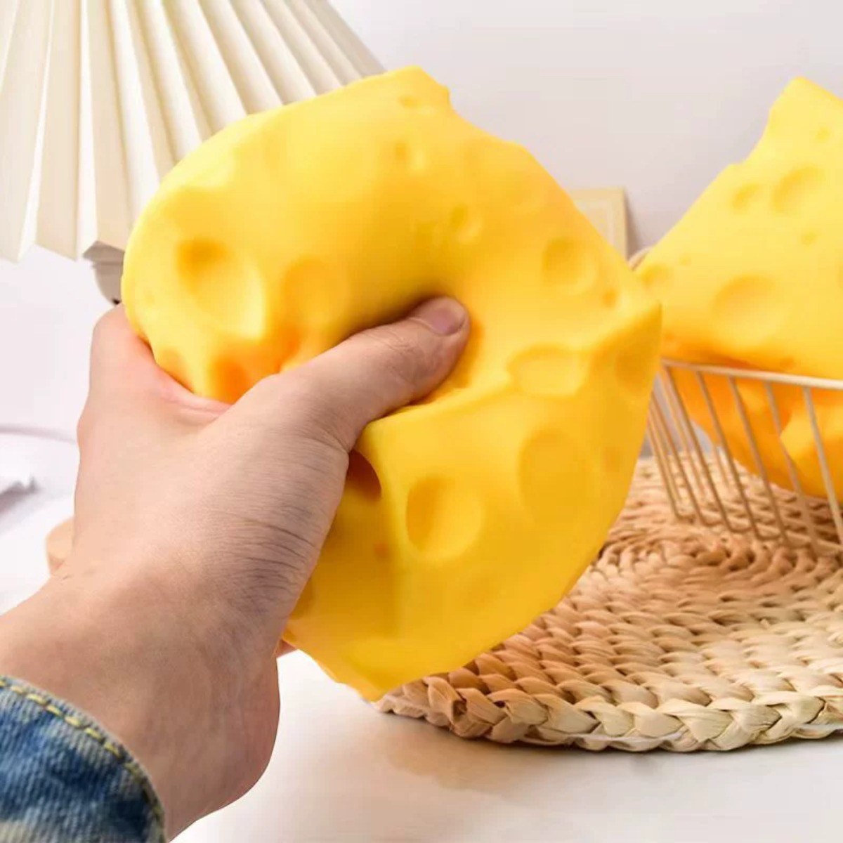 Cheese Stress Ball Squishy Toy - Food & Snacks Coloring Book Bold & Easy 评论和价格
